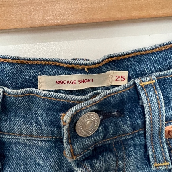 Levi's Ribcage Short - Picture 3 of 4